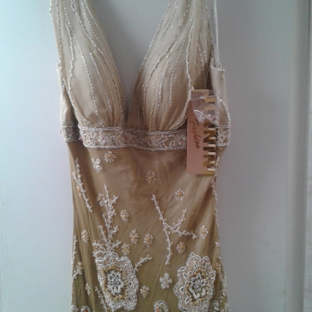 Gown - Picture 2 of 4